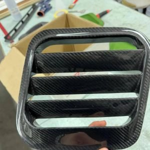 une prise d'air NACA en fibre de carbone pour Abarth 500/595