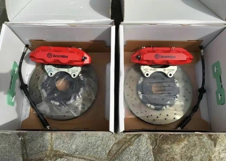 kit de freins Brembo Abarth couleur rouge