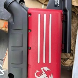 une boîte à filtre à air Abarth avec un filtre à air haute performance BMC